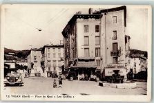 30120 Le Vigan - Monument au chevallier d`Assas Place du Quai Lou Griffou Gasthaus Cafe de Fledra Oldtimer