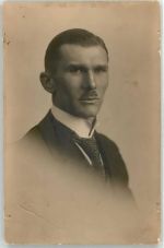 66763 W6638 Dillingen , Saar Foto AK Mann Portait Ort handschriftlich
