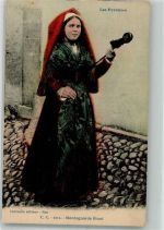 64000 Pau Foto AK Tracht Frau