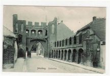 Jüterbog. Abgebildet ist eine Ansicht mit dem Dammtor. Als Feldpost befördert 1915, d. h. ohne Marke, da Soldatenpost gebührenfrei war. Gute Erhaltung.