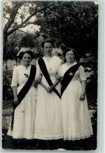 71229 W7250 Leonberg , Württ Foto AK Drei Frauen mit Schärpe Ort lt. Fotograf