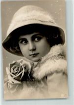 Hutmode Frau Rose Pelzmode