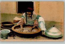 Scenes et Types - Femme arabe preparant Couscous AK Volkstypen / Brauchtum Marokko