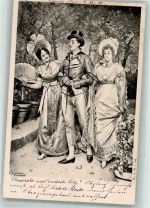 sign. Nassani Zwei elegante Frauen in klassischer Kleidung mit einem Mann in ihrer Mitte B.K.W.I. 193 Adelskorrespondenz Fächer 1900 Lithographie / Künstlerkarte