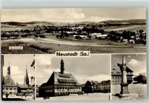 01844 O8355 Neustadt , Sachs Foto AK Markt Rathaus Postmeilensäule