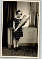 09392 O9162 Auerbach , Erzgeb FOTO KEINE AK Mädchen mit Schultüte Ort lt. Fotograf Flohrer