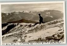 Gassenhofer Alm 1938 Winter Wanderer vor der Benediktenwandgruppe Fotograf Max Lerpscher
