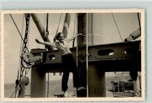 Schiffe Frau am Mast Binnenschiff