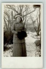 Muff aus Pelz , Kostüm mit Hut AK Pelzmode 1913 Privatfoto AK