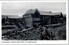 37632 W3456 Eschershausen , Ith - Wilhelm Raabe Schule mit Raabe Denkmal