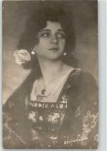 Csudar, Elvira Opernsänger