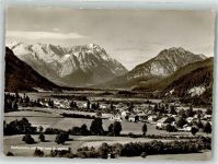 82438 W8116 Eschenlohe , Loisach Foto AK Panorama des Ortes mit Alp- und Zugspitze