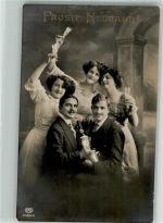 Eine Gruppe junger Menschen stossen auf Neujahr mit Sekt an Nr. 8489/6 EAS 1912