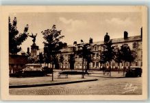 51120 Charleville - Place Carnot u. Kriegerdenkmal Oldtimer