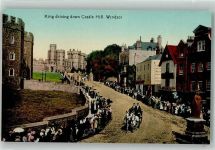 Windsor Berkshire - Schloss King driving down Castle Hill