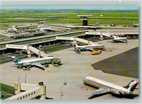 Amsterdam Schiphol viele Flugzeuge Flughafen