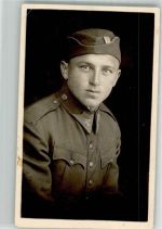 Junger Mann in Uniform Privatfoto AK Uniform Gebrauchsspuren