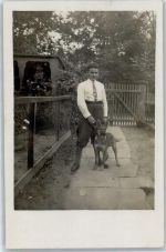 37603 W3450 Holzminden Foto AK Mann mit Schäferhund Ort lt.Stempel