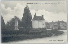 41240 Autainville - Le Monument aux MOrts et la Poste