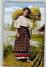 Junge Frau in der Tracht aus Kleinrussland Trachten Ukraine