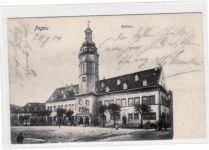 Pegau mit Rathaus gelaufen und Bahnpoststempel von 1904, Zug Nr. 369 kleiner Knick unten rechts, leichter Knick rechts in der Mitte, leichter Stempeldurchdruck, sonst gut erhalten.