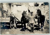 WK I Soldat mit zwei Pferden AK Soldat Privatfoto AK