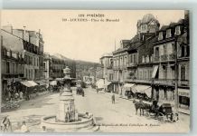 65100 Lourdes - Place du Marcadal Kutsche Brunnen Geschäfte Bazar Tram