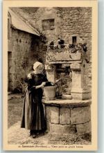 56500 Locmine - Frau Tracht Brunnen Eimer