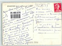 38270 Beaurepaire Gebrauchsspuren Place de la Halle Motorroller
