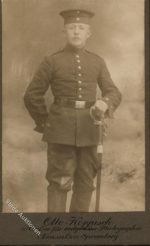 Otto Koppisch Soldat Uniform Atelier Schwert 105x65 mm CDV