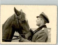 Offizier in Uniform mit seinem Pferd Kavallerie WK II Privatfoto AK