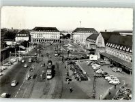 76131 W7500 Karlsruhe , Baden 1965 Foto AK Bahnhofsplatz str Auto Bahnhof