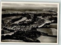 84489 W8263 Burghausen , Salzach Foto AK Fliegeraufnahme der Stadt mit der Burg zu Burghausen und Kirche St. Jakob