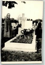 Grab Frau Friedhof FOTO KEINE AK
