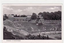 Gladbeck mit Schwimmbad gelaufen, mit Marke und Stempel von 1953. Leichter Stempeldurchdruck, sonst gut erhalten
