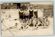 26548 W2982 Norderney Foto AK Badegäste Strand Mann Frau
