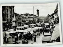 37100 Verona Gebrauchsspuren Piazza Erbe Marktszene