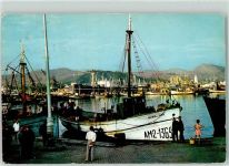 Malaga Hafen Frachtschiff Verladekran Fischerboot