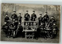 Gruppenaufnahme junger deutscher Kavalleristen mit Säbeln und Biergläsern Kavallerie WK I 1907 Privatfoto AK