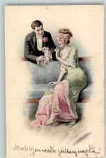 Nr. 734 sign. Kuderna Junge elegante Frau trinkt gemeinsam mit einem Mann mit einem Strohhalm aus einem Glas Mode M. Munk Wien Künstlerkarte