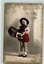 Kind Amag Ziehharmonika