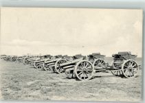 Eine Batterie aufgeprotzter Feldgeschütze Artillerie WK I