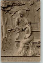 Reliefbild Junger Mann mit seiner Liebsten Fahrrad 1903