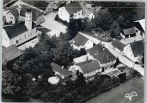 93183 W8411 Bubach a Forst - Fliegeraufnahme Schule Kirche