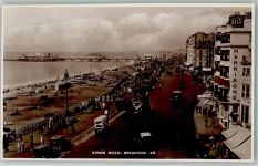 Brighton - Kings Road Harrisons Autos Verkehr Schiff Boot Strand