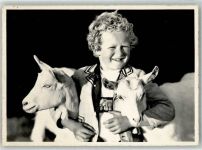 Kind Sennenbueb Ziege