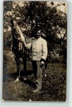 WK I Soldat mit einem Pferd AK Soldat Privatfoto AK