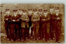 Jungmänner mit Mützen Uniform Privatfoto AK