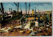 62200 Boulogne-sur-Mer - le Triage du poisson sur les Quais