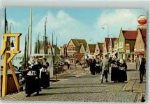 1131 Volendam Foto AK Tracht Hafen